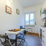 Golfo Dei Poeti Holidays Home