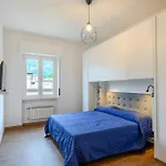 Golfo Dei Poeti Holidays Home