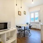 Golfo Dei Poeti Holidays Home